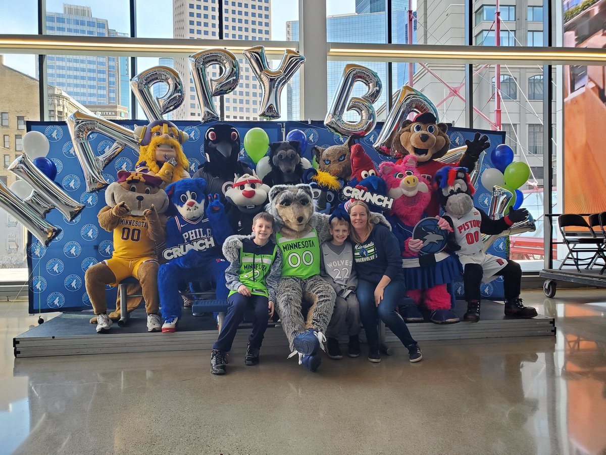 Happy Birthday <a href="/WolvesCrunch/">Wolves Crunch</a>!! 🥳