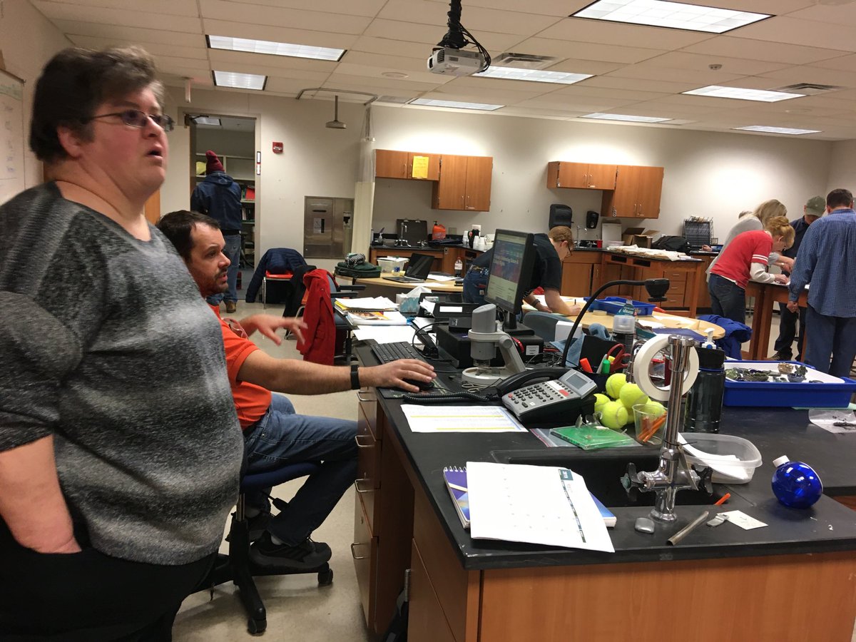 Matscigirl5's tweet photo. Tolles Saturday - thanks for hosting Todd! We had great fun with sparklers, anodizing, stained glass, and harvesting copper from malachite. https://t.co/ettA5wbVkx