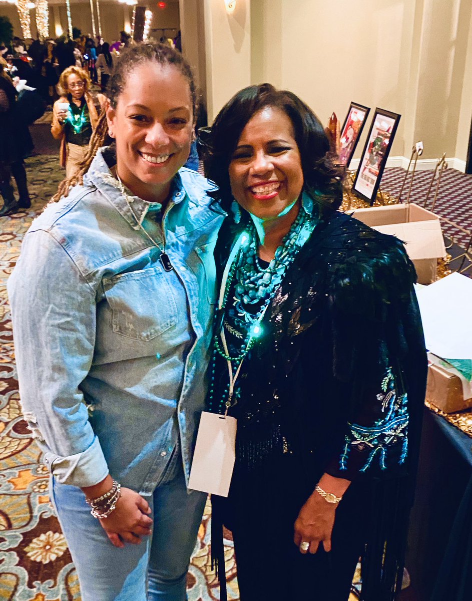 Who doesn’t just love <a href="/MelanieLawson13/">Melanie Lawson</a> She is literally got the most loving genuine energy ...every time I see her. HTX Icon. Much love and Respect