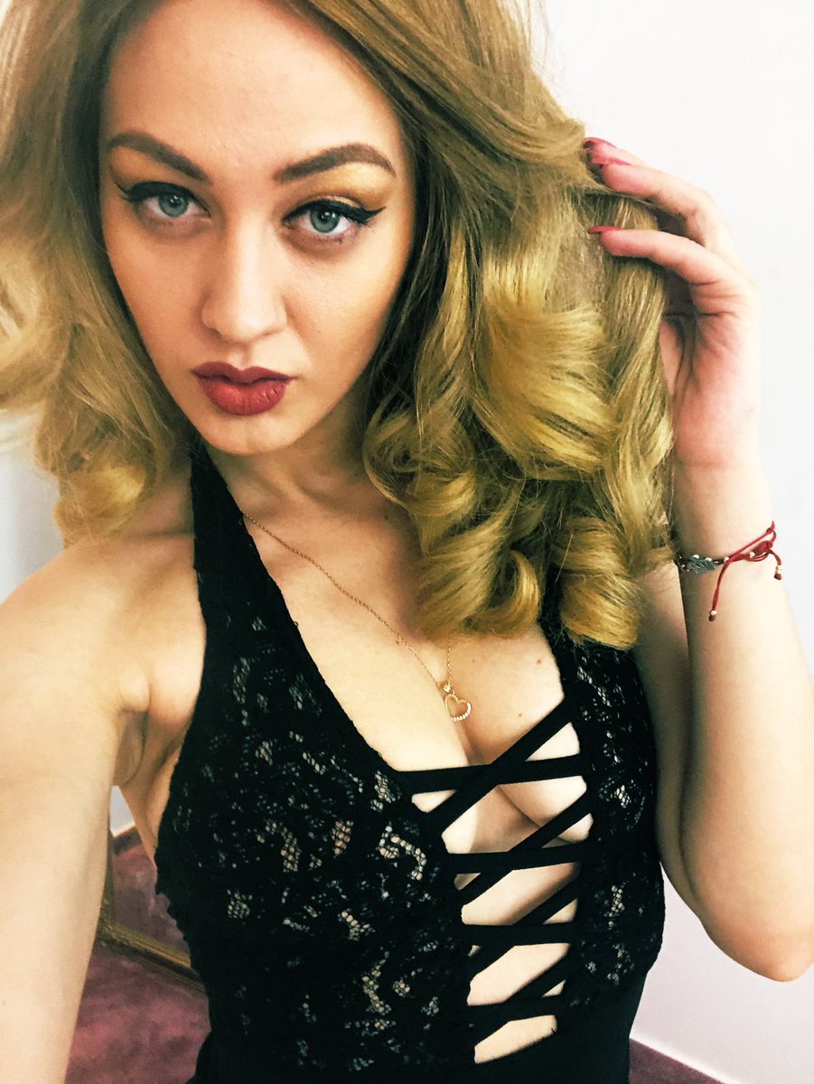 FreyaLut's tweet photo. “Beautiful face. Beautiful body. Horrible attitude. It was the holy trinity of hot boys.”😍
https://t.co/M5k2rDaDoY <<-- Hit this link https://t.co/WWabxvGpzp