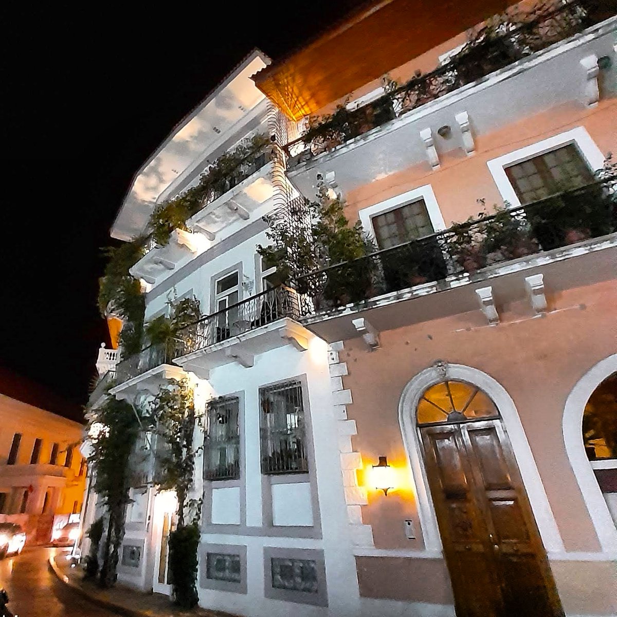 OrbisPanama's tweet photo. After a nice sunny week-end , how about spending your evening in the old district of Casco Viejo . Unesco classified , you will enjoy the tremendous architecture , the bars and restaurants .
#cascoantiguo #cascoviejo #olddistrict #heritage #history #architecture #orbispanama https://t.co/otxtuSoENO