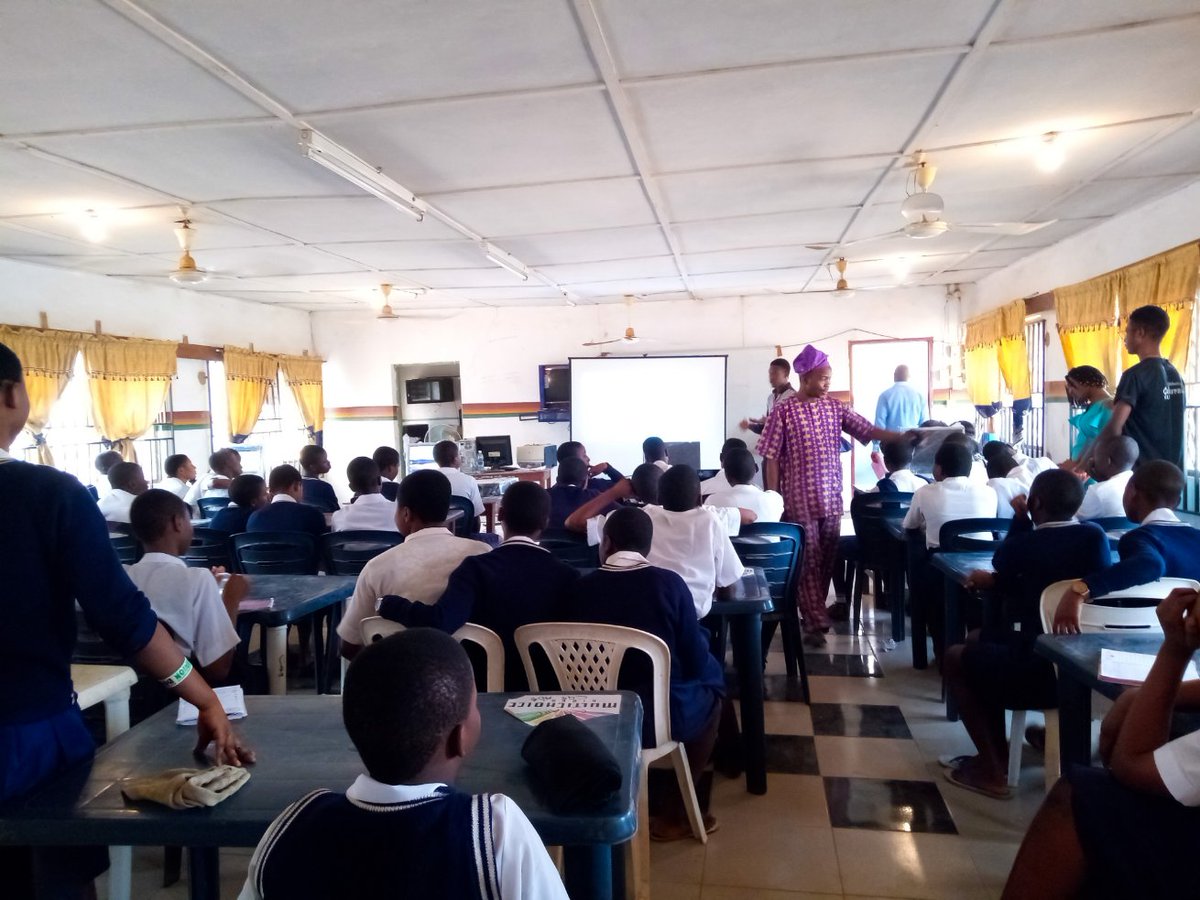 xouth_tech's tweet photo. Special thanks to the school management for their cooperation, it was a great experience.

@DigitLab1 @PadmarkC @CouncilofE @comrade_mj @JejelayeRidwan @oluwadaraprime @osunloye2 @oyinprec @DanielN54952404 @neemshutters @kunlayolu @lawanson_ismail @david_stont @prem https://t.co/tFpSQdiJA5