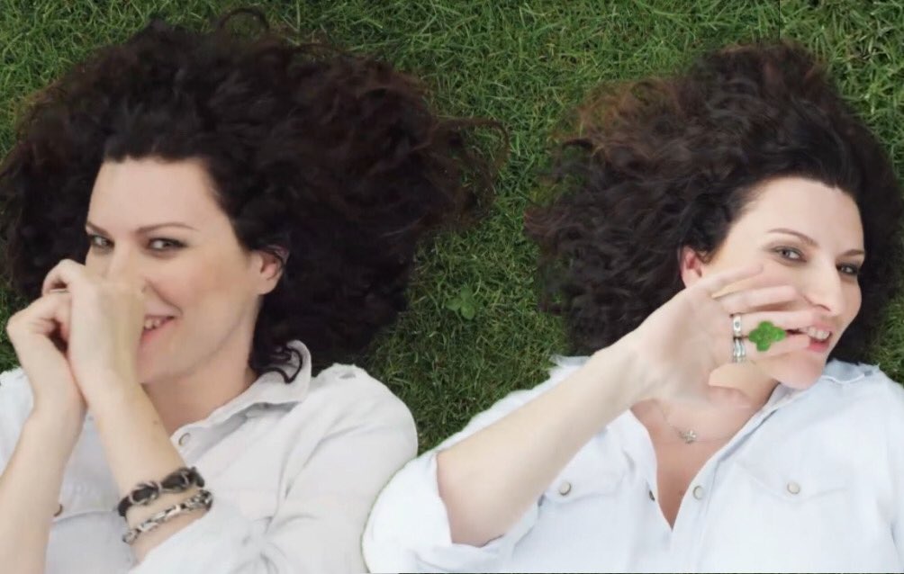 corazonpausini's tweet image. "Tan Similares los dos que paz y guerra se aman derrepente"💘🍀 #Simili #Similares @LauraPausini #LauraPausini