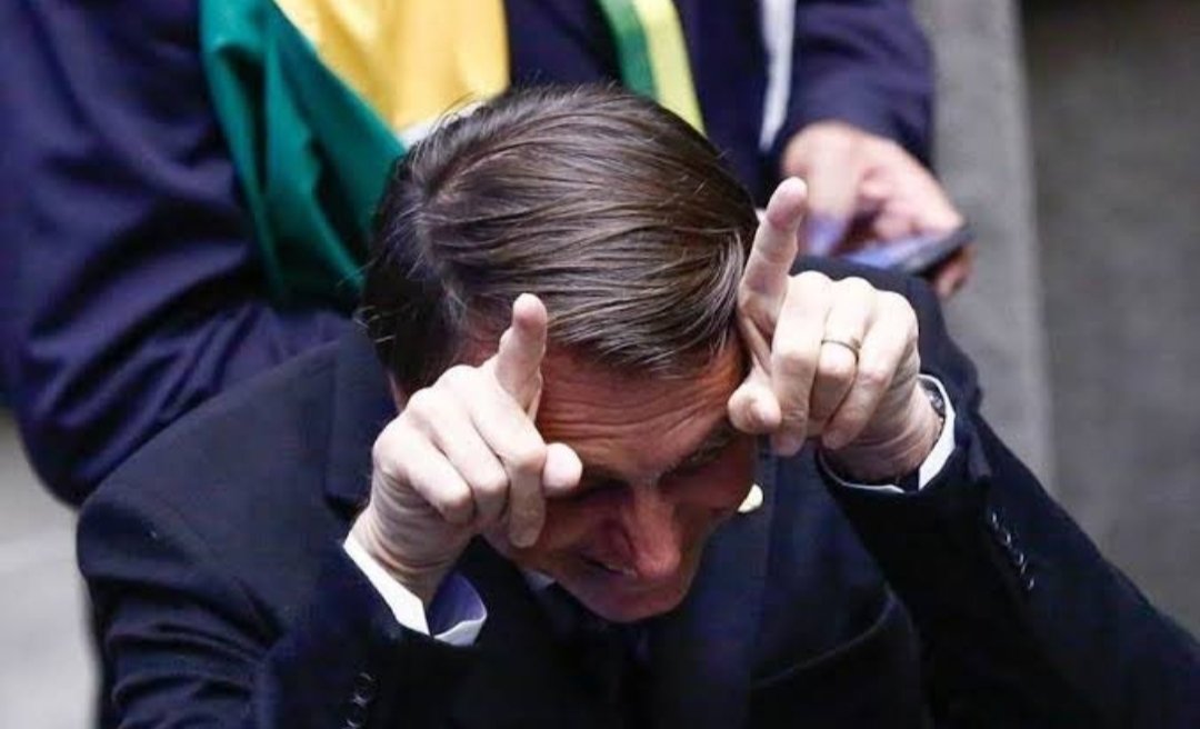Essa foto nunca fez tanto sentido.. #BolsonaroCorno