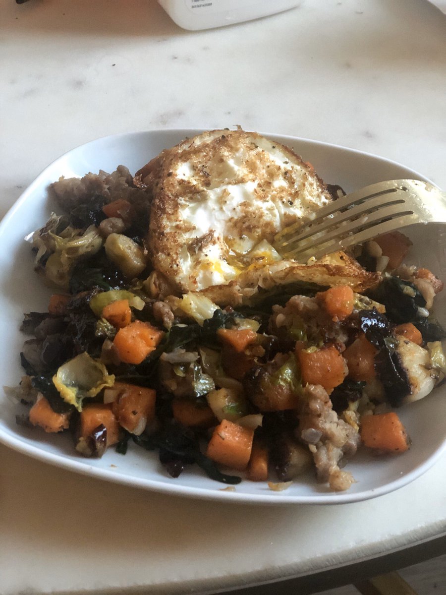 SinnamonLove's tweet photo. Sunday Brunch: Sweet Potato &amp; Brussels Sprouts Hash with Sweet Italian Sausage &amp; Spinach. 😋 #brunch #yum #eathomemade #love #welcometothegoodlife https://t.co/SnAOQBCpLW