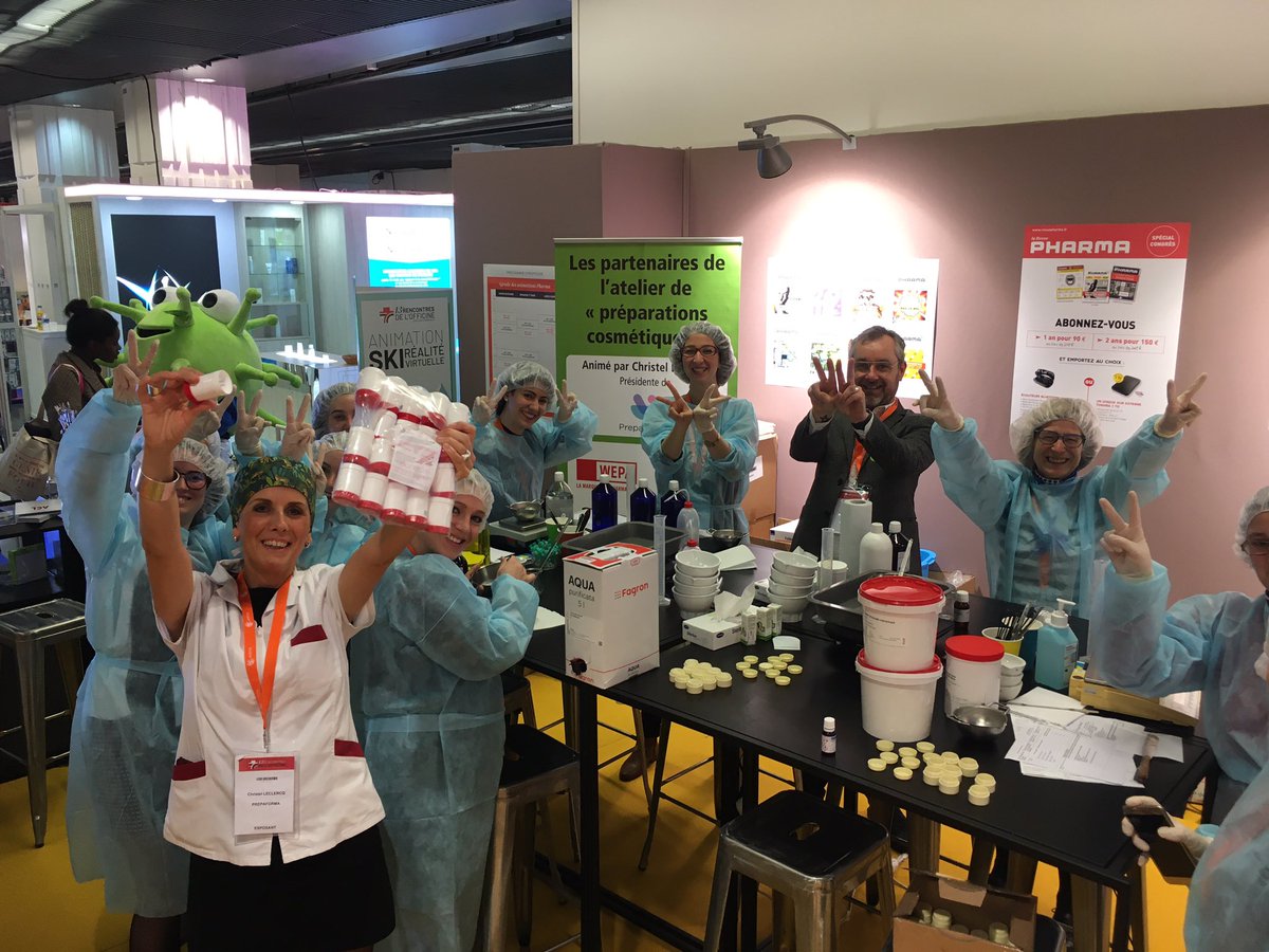 Ateliers cosmétiques sur l’espace animation #Lesrencontres de l’officine. Une ambiance du tonnerre merci aux participants . Merci aux partenaires de l’atelier : #WEPA #EasyPrep #Hartmann #Tradiphar #lessanscalottes #cooper #Mankaia #Fagron #prepaforma
