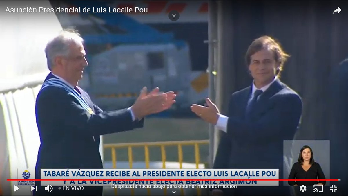 terragonzalo's tweet photo. La mejor versión del Uruguay en una imagen tan explícita como poderosa. https://t.co/pXmD8ShAOC