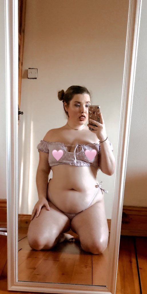 PrincessSorcha_'s tweet photo. @babyv0dka 💫1-1 messaging 
💫daily uploads 
💫 big booty cutie 
💫customs 
💫tips get treats 

Free dick rating tonight only, just message me ‘treat’ 🥰

https://t.co/uM5yBLf2mW https://t.co/s8n3A0Z4Gm