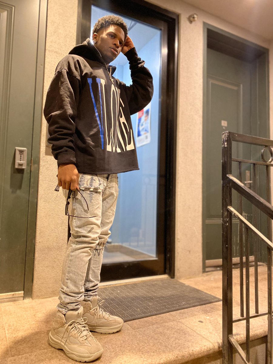 TelleGlo's tweet photo. i was born vlone &amp; i'll die vlone. 🖖🏾 https://t.co/vtgzKCXIpt