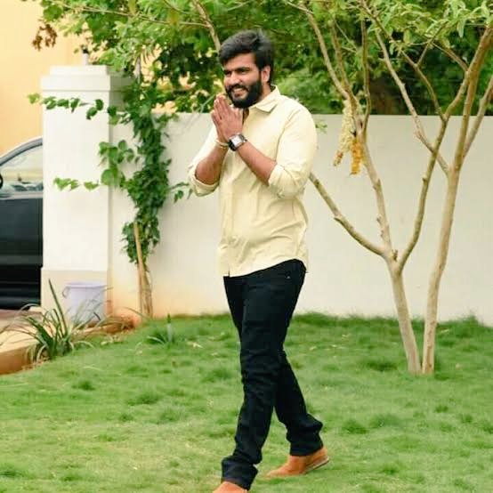 ESDB9OMWoAIHw7d?format=jpg&name=small