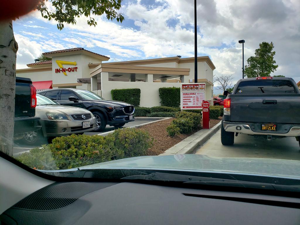 Think_BlueLA's tweet photo. Yes! #SundayLight at @innoutburger!!! https://t.co/8U6Z2afjaK