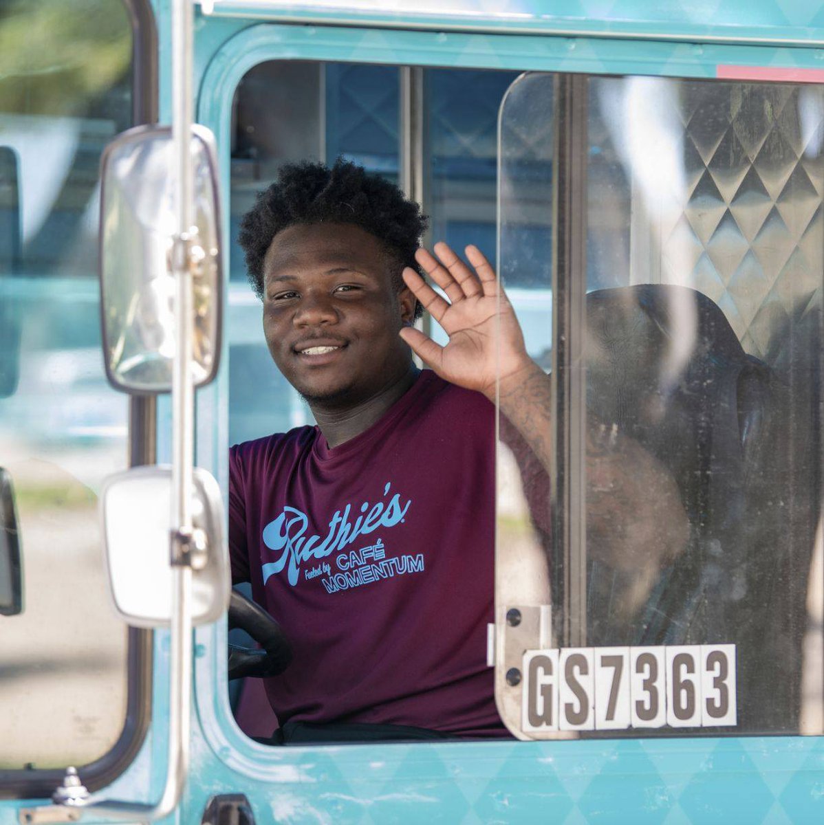 cafemomentumdal's tweet photo. Ruthie’s Fueled by Café Momentum provides externship opportunities for individuals leaving the program. Work on the @ruthiesforgood trucks and have the opportunity to become change agents in their own communities through Ruthie’s Snacks of Kindness.

#PartnershipHighlight https://t.co/xAPwHVoiNN