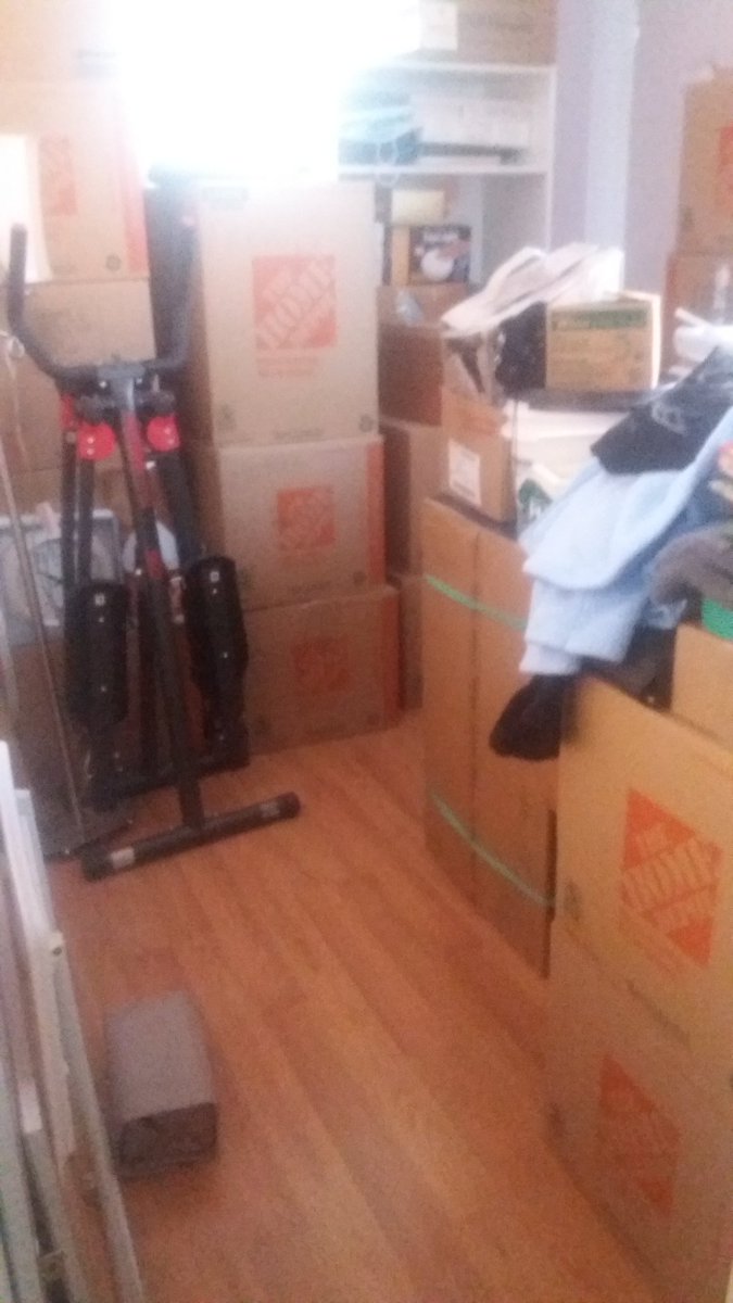 Lfacemaker's tweet photo. I'm making progress. At least you can see the floor. #Preparingtomove https://t.co/EUeP2Z5QyU
