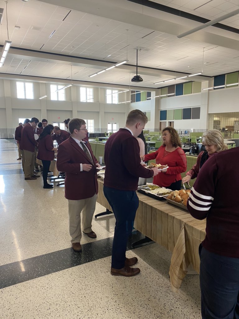 HachieDoFA's tweet photo. Special thanks to the @EllisAggiesClub for providing the pre-concert meal for the @SingingCadets today! 👍🏼🎶👏🏻🍽

(L to R) 
Eric Starnater, Katy Vincent, Leslie Campbell (President), JD Foster (VP-Programs), Melissa Starnater (WISD Trustee), Dan Batte, Mark Shamblin (Treasurer). https://t.co/OwuRCqiklK