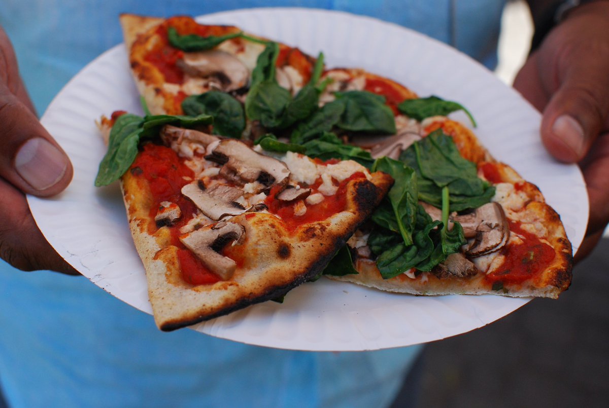 Hungry? Grab a slice of pizza from Copper Top Ovens at the market today! Copper Top Ovens offers artisan pizza pies, including breakfast pies that are available with eggs, sausage, prosciutto, and herbs. You also have the choice to build your own! 🍕