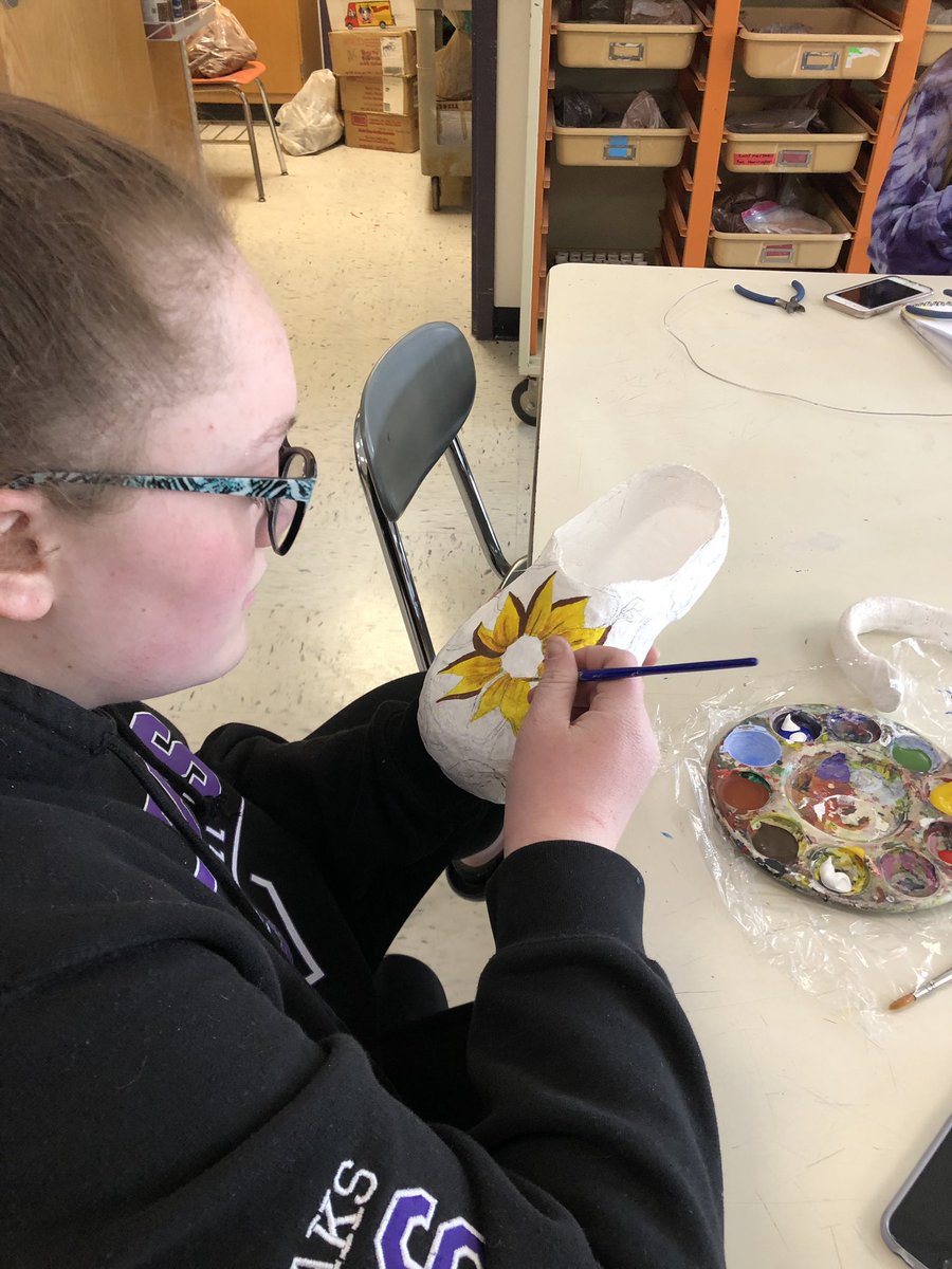 CECSD_Art's tweet photo. High school artists working in the Ceramics and Sculpture class with teacher, Mrs. McMahon. @CECSD_Art @CECSD_HS #cortlandcreates https://t.co/Qb2wOPcWi5