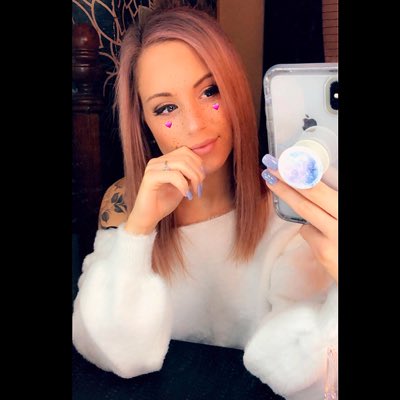 emkathryn__'s tweet photo. Trying out some pink hair for a little bit💕 https://t.co/njttcHwV7Y
