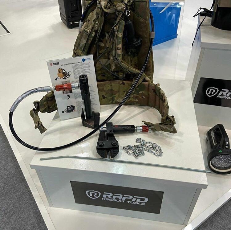 Ratools247's tweet image. Battery powered hydraulic entry /rescue kit on display at International Security, Safety and Fire Exhibition in Madrid, Spain.