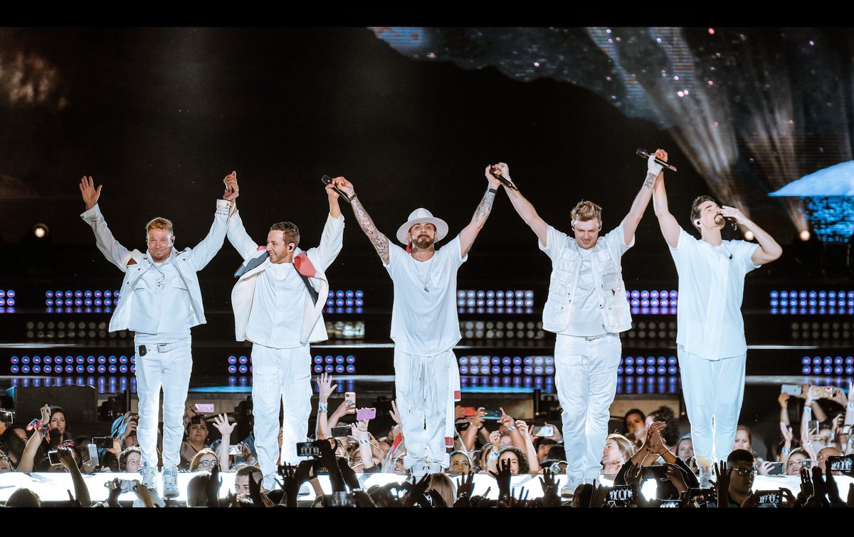nickcarter's tweet photo. Even though I was under the weather, I still had a great time with you Costa Rica. Thanks for singing along with us! Promise we’ll be back soon. #dnaworldtour #bsbcra https://t.co/Y3nHVmvUah