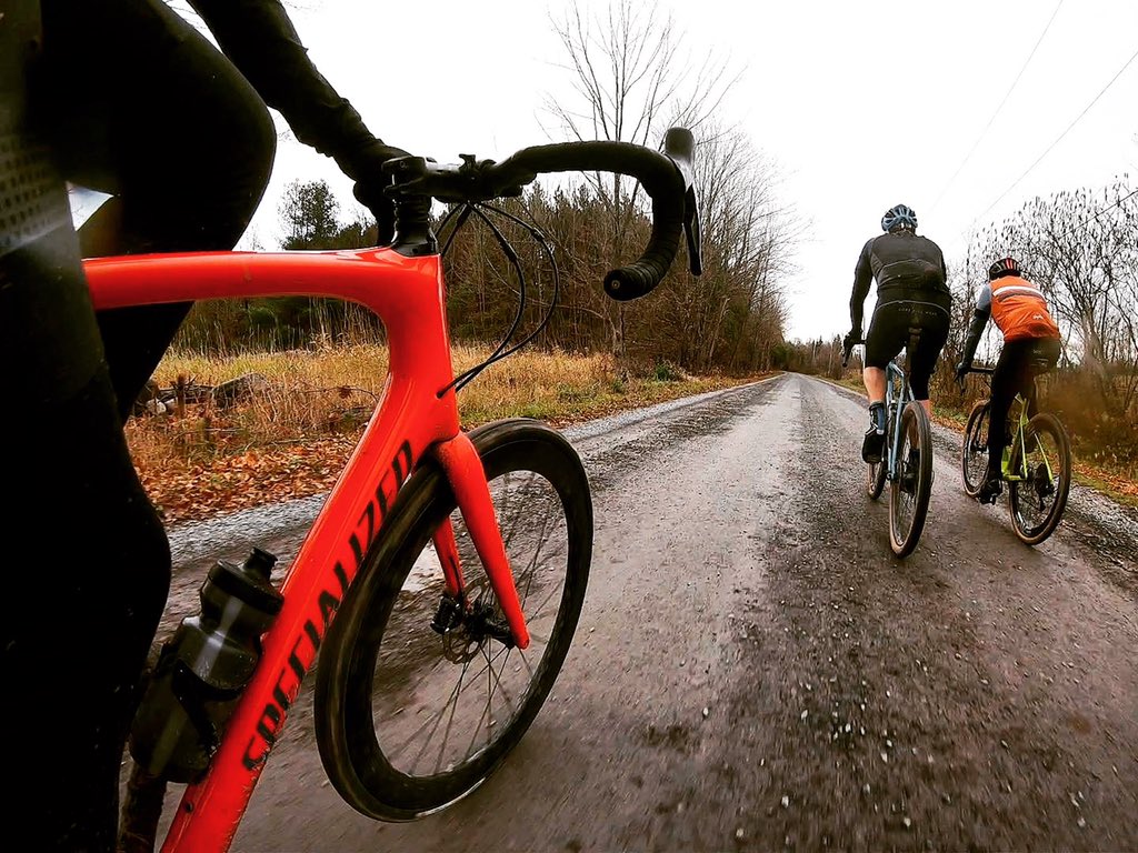 common_empire's tweet photo. A little throwback from a fall ride on the #Roubaix. @iamspecialized https://t.co/VLiTBNKXEw