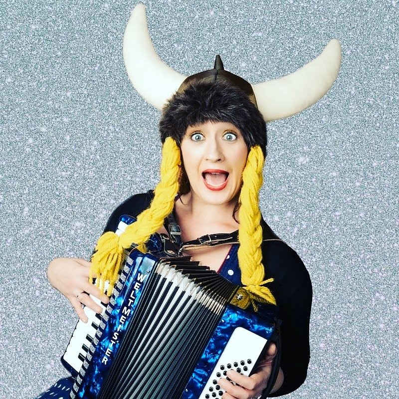 MadameOpera's tweet image. Hojotoho opera lovers. I'm doing two hour-long previews of my show next weekend. 
Sat 2:30 @phoenixartsclub 
Sun 6:00 @MUCHLAUGHTER25 in Kent. 
FAMILY FRIENDLY. #Kidswelcome #loveopera #operajokes #nessundorma #MadameChandelier 
Details here: deleashand.com/calendar