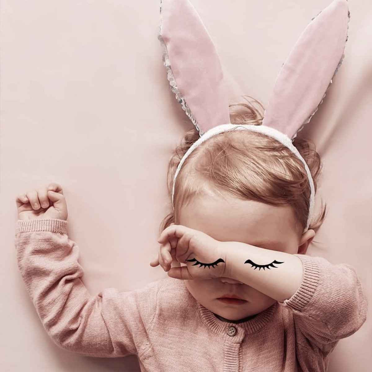 أترك مر أفعالهم للزمن ،
فكل ساقي سَيُسقى بما سَقى

 #حن_الغريب