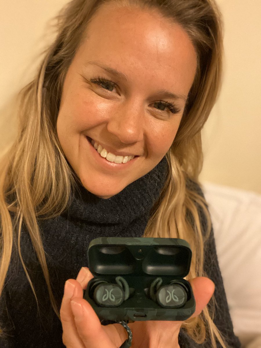 challengesophie's tweet photo. Designed for everyday outdoor athletes... 😍 Have you tried wireless headphones? They are a game changer! Been using @jaybirdsport for years - love this new #EARTHPROOF edition. Came with a pencil you can plant and grows basil! 🌱 #JayBirdVista #Gifted https://t.co/5ERTSlfz06