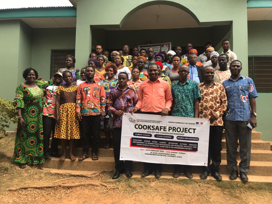 IseesGhana's tweet photo. @IseesGhana successfully held a stakeholder workshop in Kade to #launch the #Cooksafe_Project to #educate_women in #palm_oil_processing on #climate_change, #air_pollution, #health, and #clean_cookstoves at the Kwaebibirem District. Thanks to financial support from @FranceandGhana https://t.co/iIYWloCeuG