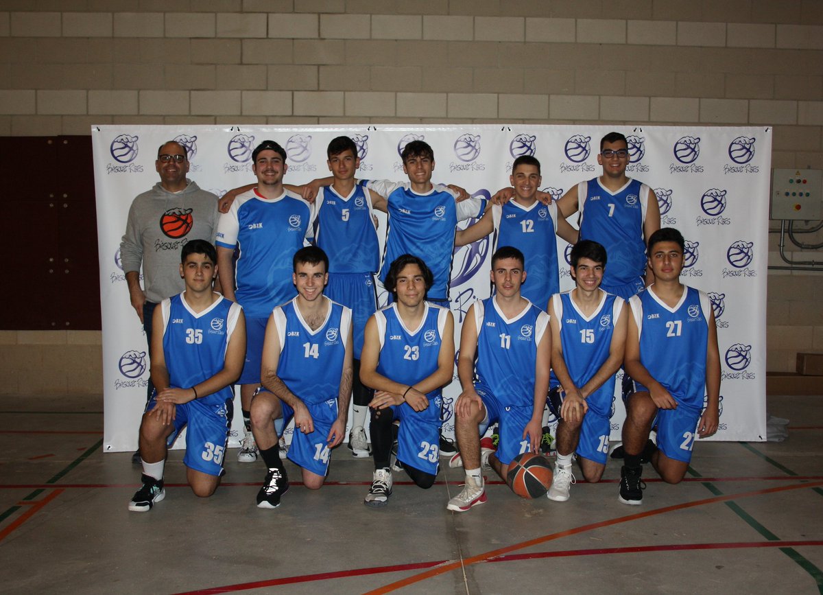 BasquetRibes's tweet photo. El #juniorM cau davant el @bfmviladecans. Un partit molt de ratxes i atacant els 40 minuts contra zona. Però seguim millorant en atac i circulació de bola, ara falta trobar l'encert.
#basquetribes #spribes #somdespribes #basquetcatala #basquet #ilovethisgame #bqvalors https://t.co/Gh0MsJaSNV