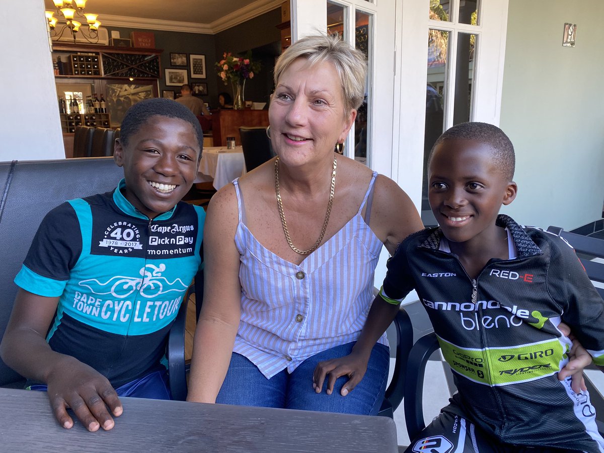 Minister Anroux Marais @Anroux_Marais chatting futures with some of our young riders at The HotChillee Cape Rouleur young rider prologue.