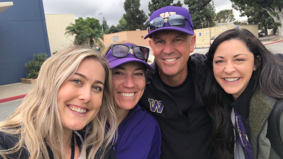 2 <a href="/UWSoftball/">Washington Softball</a> legends <a href="/taylorvanzee3/">Tay</a> &amp; <a href="/MorganStuart18/">Morgan Stuart</a> cheering on the Dawgs in So Cal! 3rd gal a legend too <a href="/CoachTarr/">Heather Tarr 🦄 💜</a> !