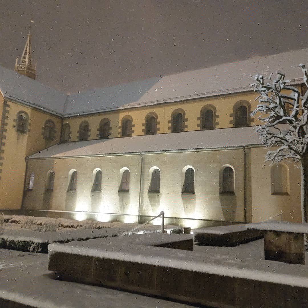 benedikthaag's tweet photo. Geschafft: 4 Tage CD-Aufnahme mit dem Amadeus-Chor Neuendettelsau gemeinsam mit meinem Vorgänger Nicol Matt im eiskalten Münster Heilsbronn. Schön war's und schön wird's!
#Abendlied #Deutscheromantik #50jahreamadeuschor https://t.co/ZhTdkp5rIg