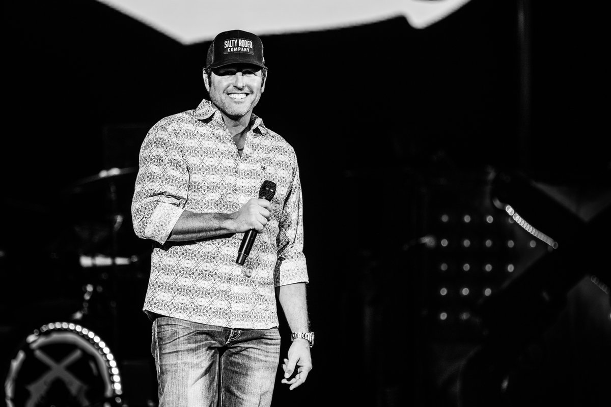 caseydband's tweet photo. 2_29_2020 @TulsaHardRock 
Thank you for a great night. @ZackMorrisMEDIA @Ariat https://t.co/f6Eo6KgZnt
