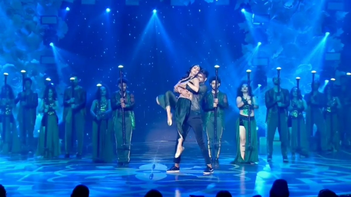 UshaKunwar8's tweet photo. Todays performance of #ViRima was full of love, passion, emotion their intensed eyes said it.. I'm literally crying during the performance and conversation and now too when I wrote these words. 😭😭😭 Ooh God bring them together forever 🙏🙏🙏 #VishalAdityaSingh #MadhurimaTuli https://t.co/mRaZutniVC