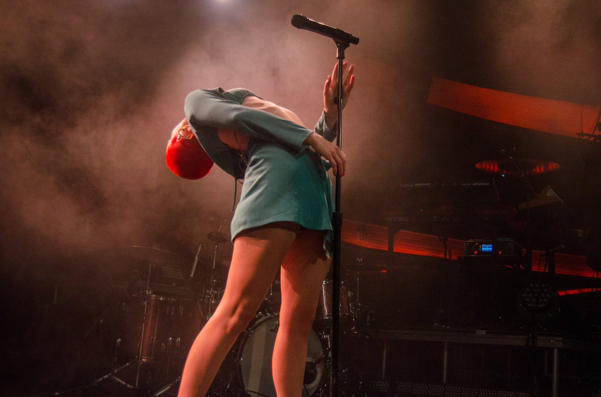 Laura_Studarus's tweet photo. @ToveLo @thepalladium @AlexandraBaker Georgia Nott of @broodsmusic opening the show like an absolute photographer's dream. https://t.co/Zoc67sRt7G
