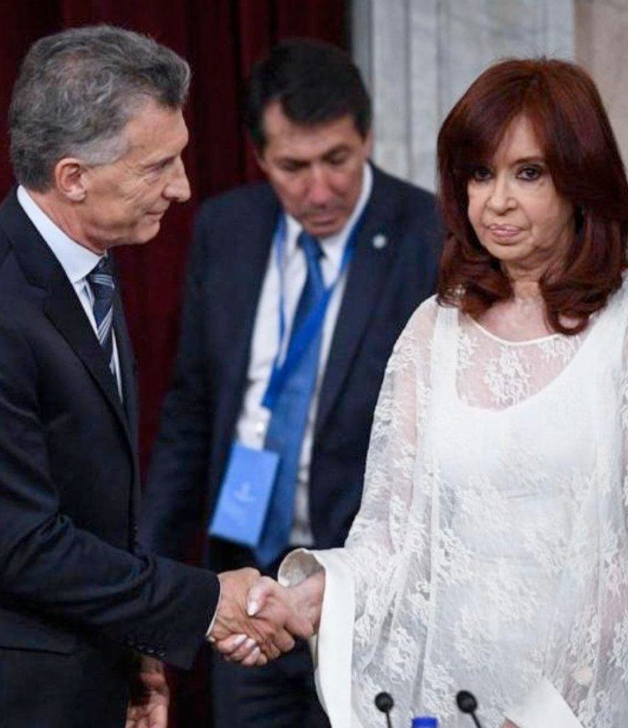 beachcombercito's tweet photo. Chicos pero diferentes.
Por suerte.

URUGUAY 🇺�� https://t.co/BGoodDQQvg