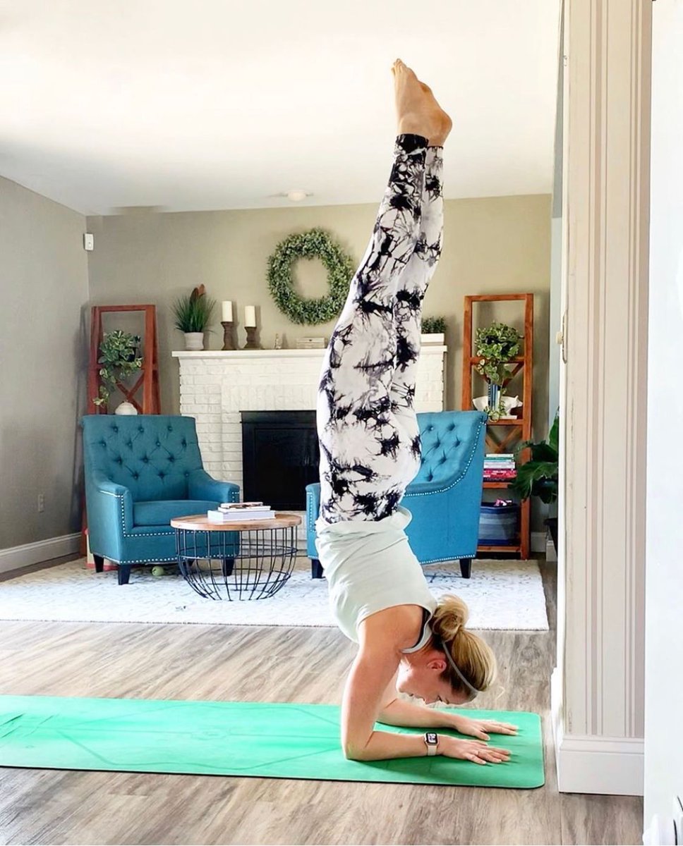 Spending this self-care Sunday indulging in some yoga and the cozy comfort of our new seamless styles.

SHOP THE LOOK
Seamless Tank: buff.ly/38akWeI
Kristina Seamless Legging: buff.ly/2weX3p6
|| photo via @mommygonehealthy