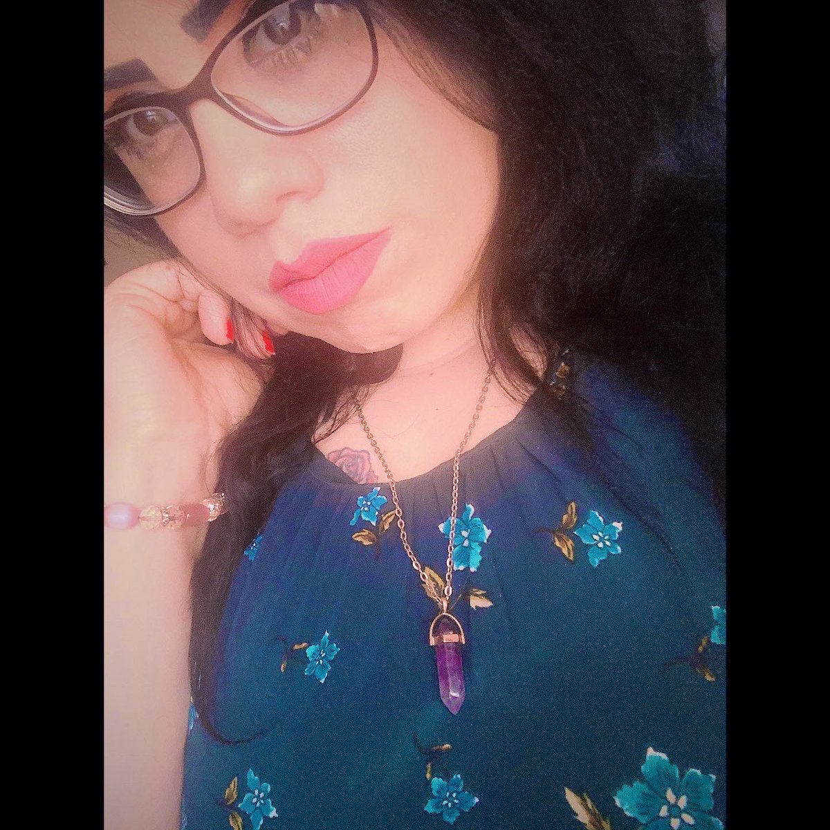misssnowwhitexx's tweet photo. Is it Spring yet? Today is March 1st and I am wearing liquid lipstick shade “Heather” by @CosmeticsDjv and some eyeshadow from “Bloodsugar” Pallete by @JeffreeStar #makeup #springmakeuplook #jeffreestarcosmetics #bloodsugarpalette #djvcosmetics 💋💕💄🌸🌼🌺 https://t.co/MRkeDxHa8g