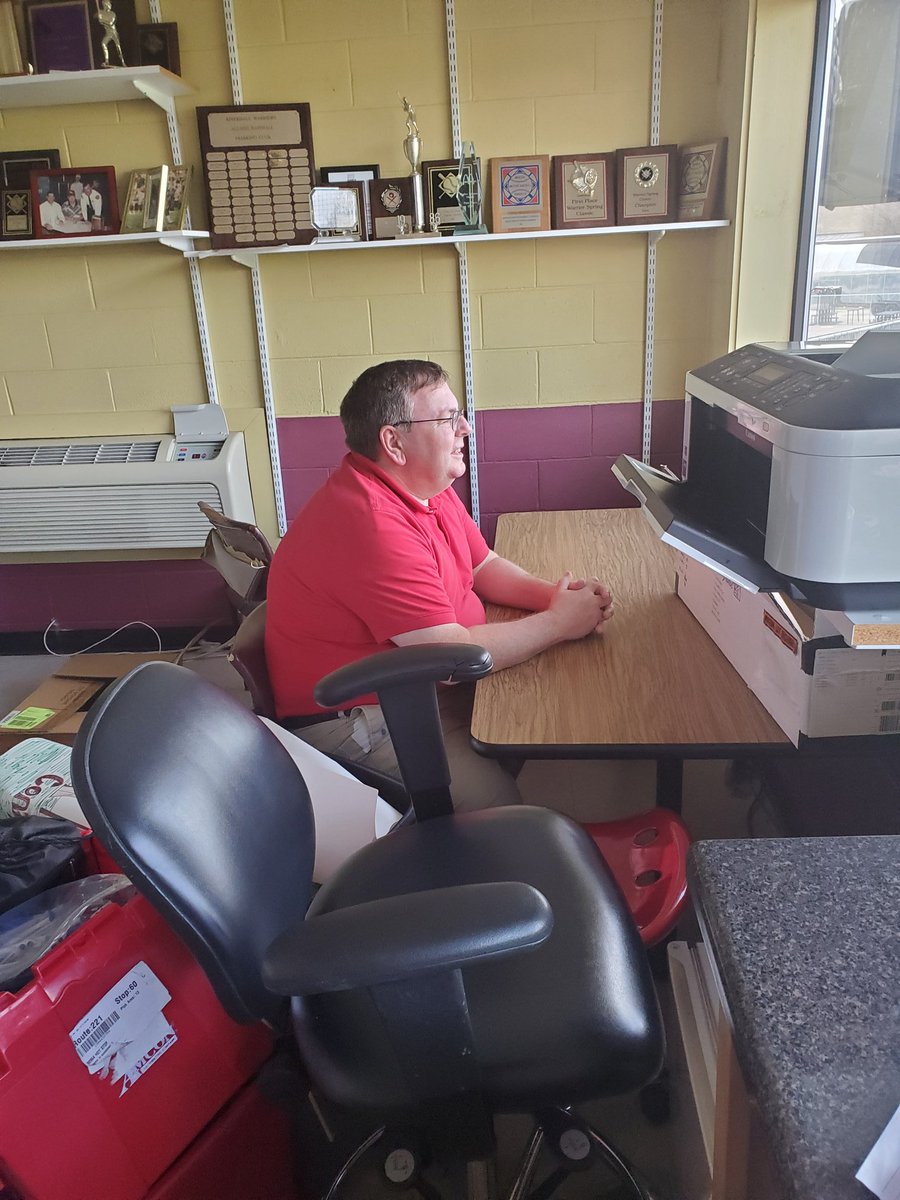 RHS_SID's tweet photo. Gorgeous day for @RDaleBaseball vs Mt Juliet #arrowsup @RHS_sports @cecil_joyce @WGNSSports
@Murphtrack sighting #murphtrack https://t.co/sRdLPECfdW