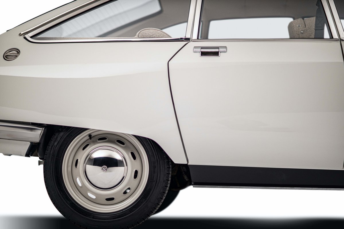 Jalopnik's tweet photo. The Citroën GS more than deserves its 50th-anniversary fanfare https://t.co/v3SIvU4Hms https://t.co/yfor5Npz8V