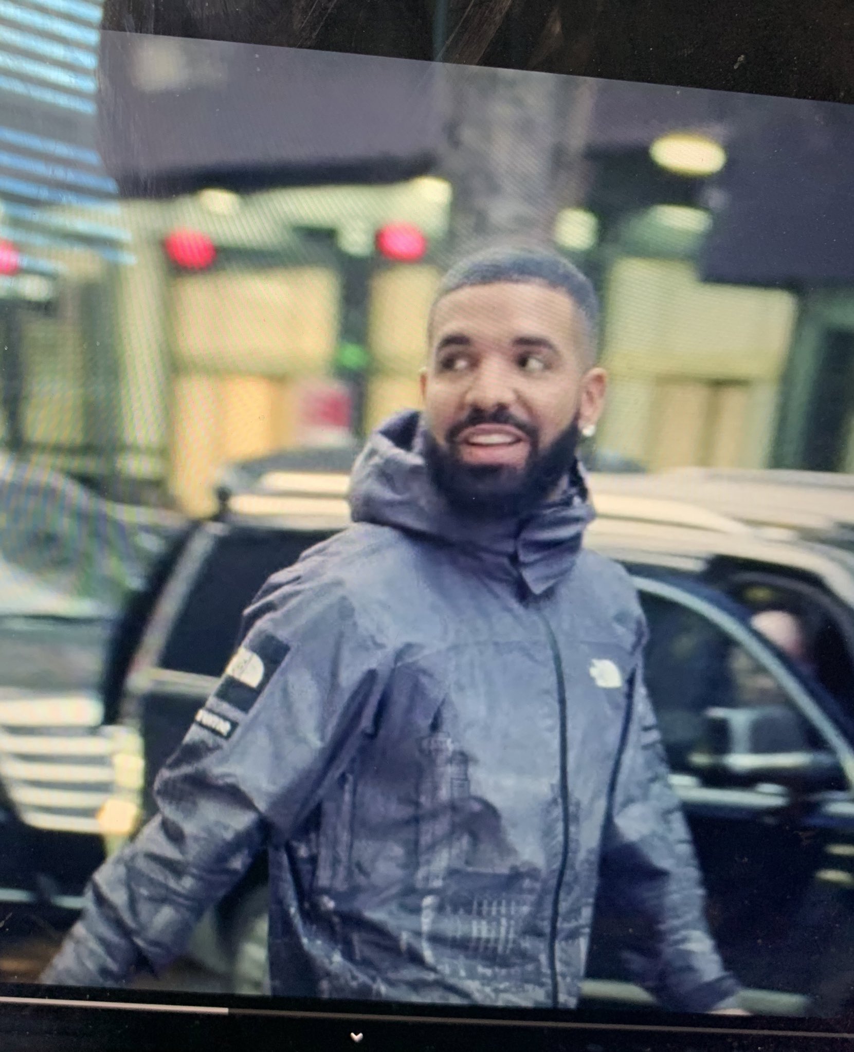 norf AQF on X First of all new drake is heat Second that Supreme North Face https t jGTbzT7cS3 X