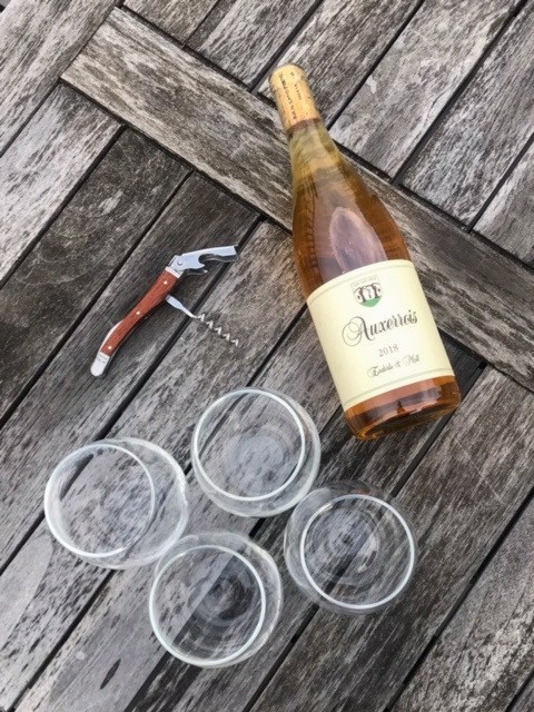 nycwinelist's tweet photo. Choosing an Orange Wine for Spring https://t.co/cHZx6CSdOv https://t.co/9kVNyZkdRz
