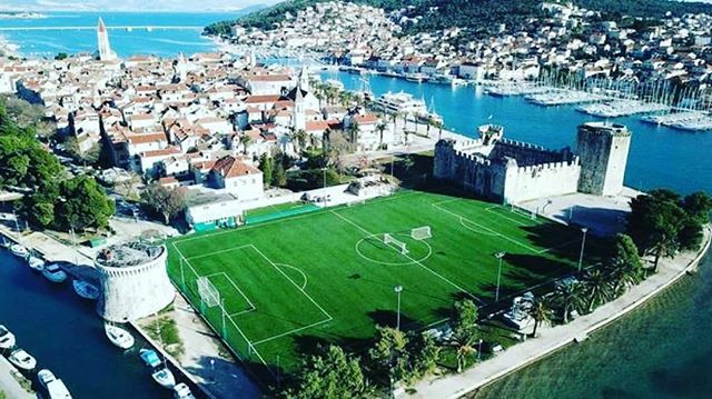 AWorldTours's tweet photo. Batarija Stadium,
Trogir, Croatia
~
Photo @sporx
~
🌎🌍🌏
~
#batarija #trogir #trogiroldtown #trogiroldtown #batarijaigraliste #stadium #football #footballstadium #soccerstadium #soccer #unesco #heritage #oldtown #amazingworldtours #amazingworld #explor… https://t.co/lRaDVKTcpE https://t.co/5tHr1cZUWQ