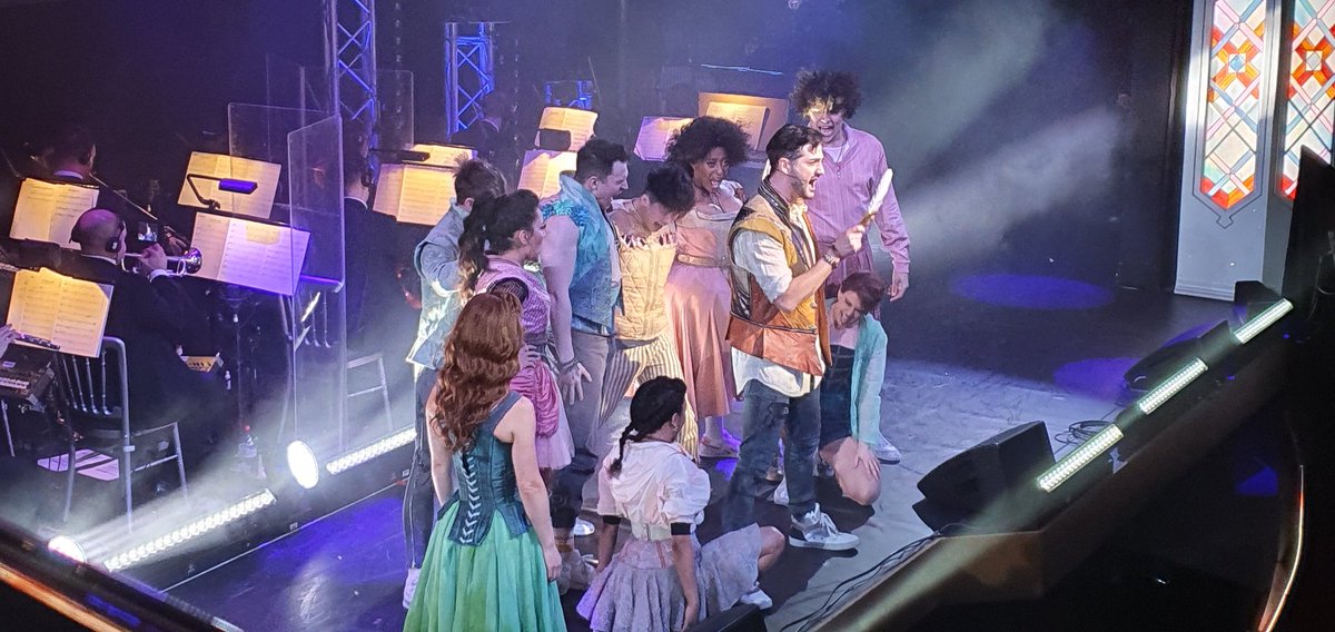 WhatsOnStage's tweet photo. Taking us into the interval, it's the cast of the one and only @julietmusical with 'It's My Life' ❤ #WOSAwards https://t.co/fjaGQPXscr