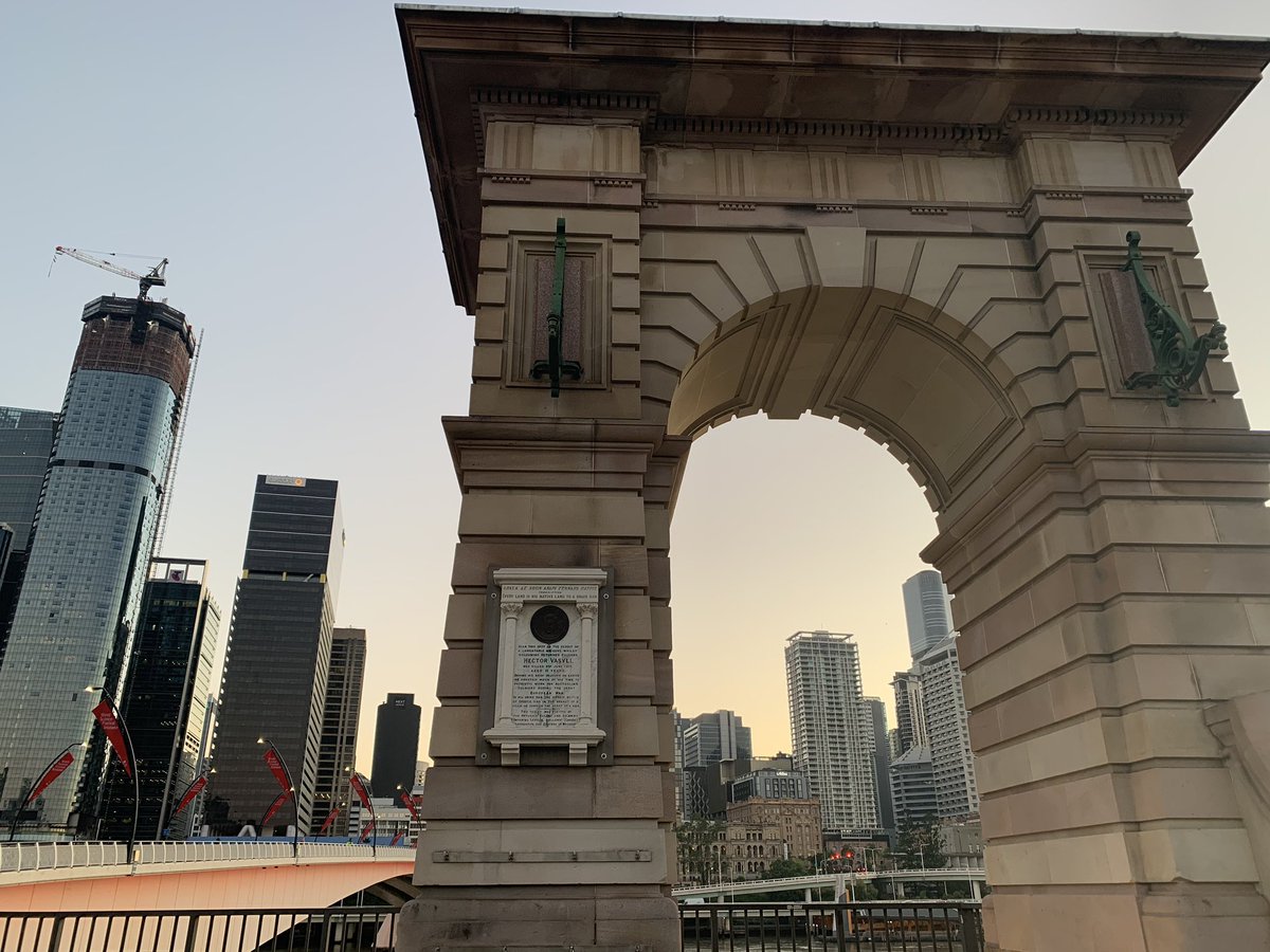 HomesAtMetacoda's tweet image. 2 bridge run 🏃🏻‍♀️- From West End over the Goodwill Bridge to Victoria Bridge and back to West End. Lovely seeing the sunrise glow over the city. 😍
#MondayMotivation #brisbaneriver #goodwillbridge #victoriabridge #brisbane #morningrun
