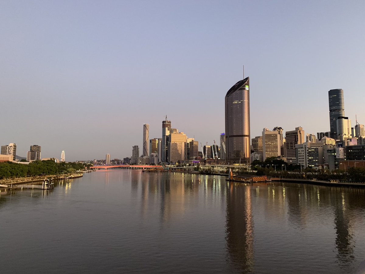 HomesAtMetacoda's tweet image. 2 bridge run 🏃🏻‍♀️- From West End over the Goodwill Bridge to Victoria Bridge and back to West End. Lovely seeing the sunrise glow over the city. 😍
#MondayMotivation #brisbaneriver #goodwillbridge #victoriabridge #brisbane #morningrun