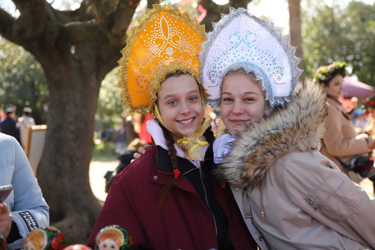 AjCastelldefels's tweet photo. Un 👍🏻 pels nostres veïns Russos 😍
🇷🇺Aquest diumenge hem pogut gaudir de la riquesa de la cultura Russa amb el Festival Rus-Català. 🇷🇺 🤩
Organitzat pel Centre Cultural Rus de Castelldefels amb la Col·laboració de l'Ajuntament de Castelldefels. 👈🏻
Ho hem passat d’allò més bé! 🥳 https://t.co/oqj9QYqKXT