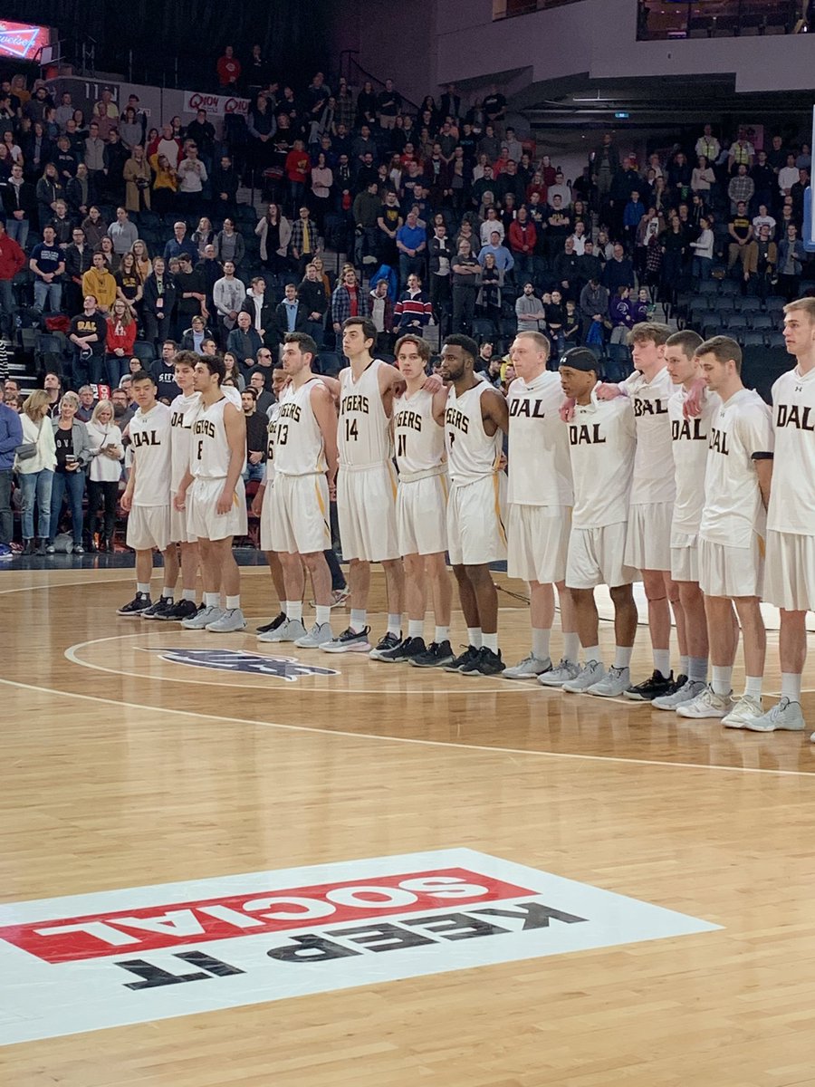 barb_hinch's tweet photo. Dalhousie ready to start AUS championship game. #GoDal https://t.co/ilULol6ubS