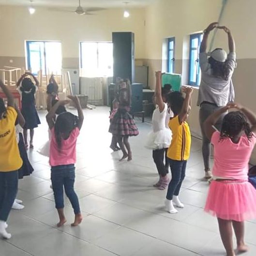 HauzofEmeralds's tweet photo. Tomorrow is Monday!!!
Help a girl with honest hustle needs to survive. Pls like and retweet as my connection is on your timeline. I teach kids in school how to dance... https://t.co/QclkaZZEWe