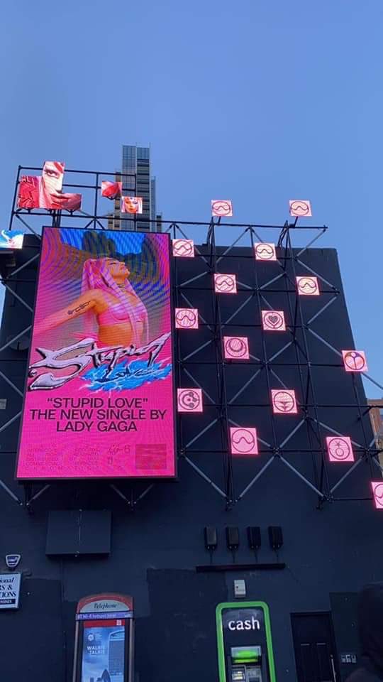 ESDNV__WAAEs-AM?format=jpg&name=medium